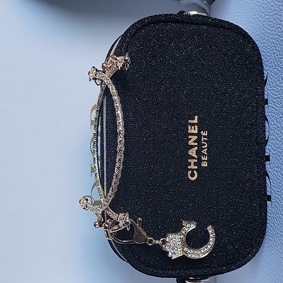 NIB Chanel Cosmetic Pouch to Crossbody Bag - Picture 4 of 13